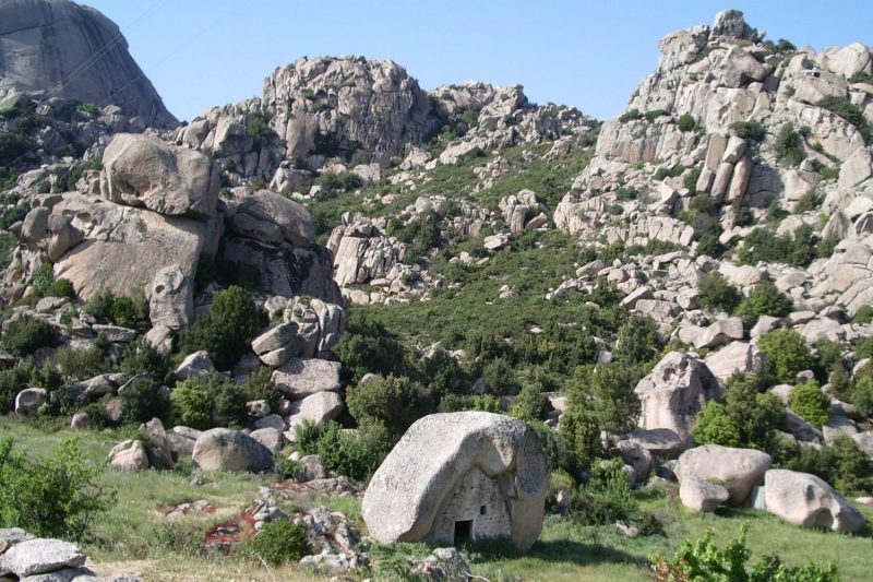 Valle della Luna ad Aggius con rocce granitiche modellate dal vento nella Gallura